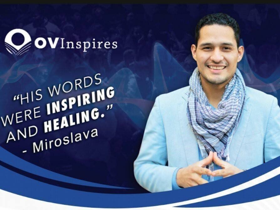 Central America Born, Harvard Educated Author + Keynote Speaker - Ovi Vásquez went from a farmboy raised in a poor village in the sugarcane fields of Central America, to being accepted to Harvard Business School, online. He is the author of five books and an Univision On-air collaborator. Keynote Speaker + Author 